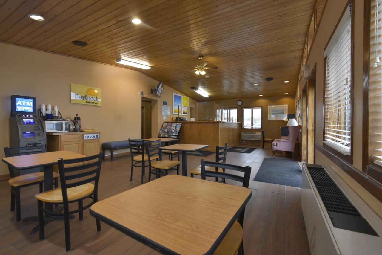 Days By Wyndham West Allis/milwaukee * West Allis