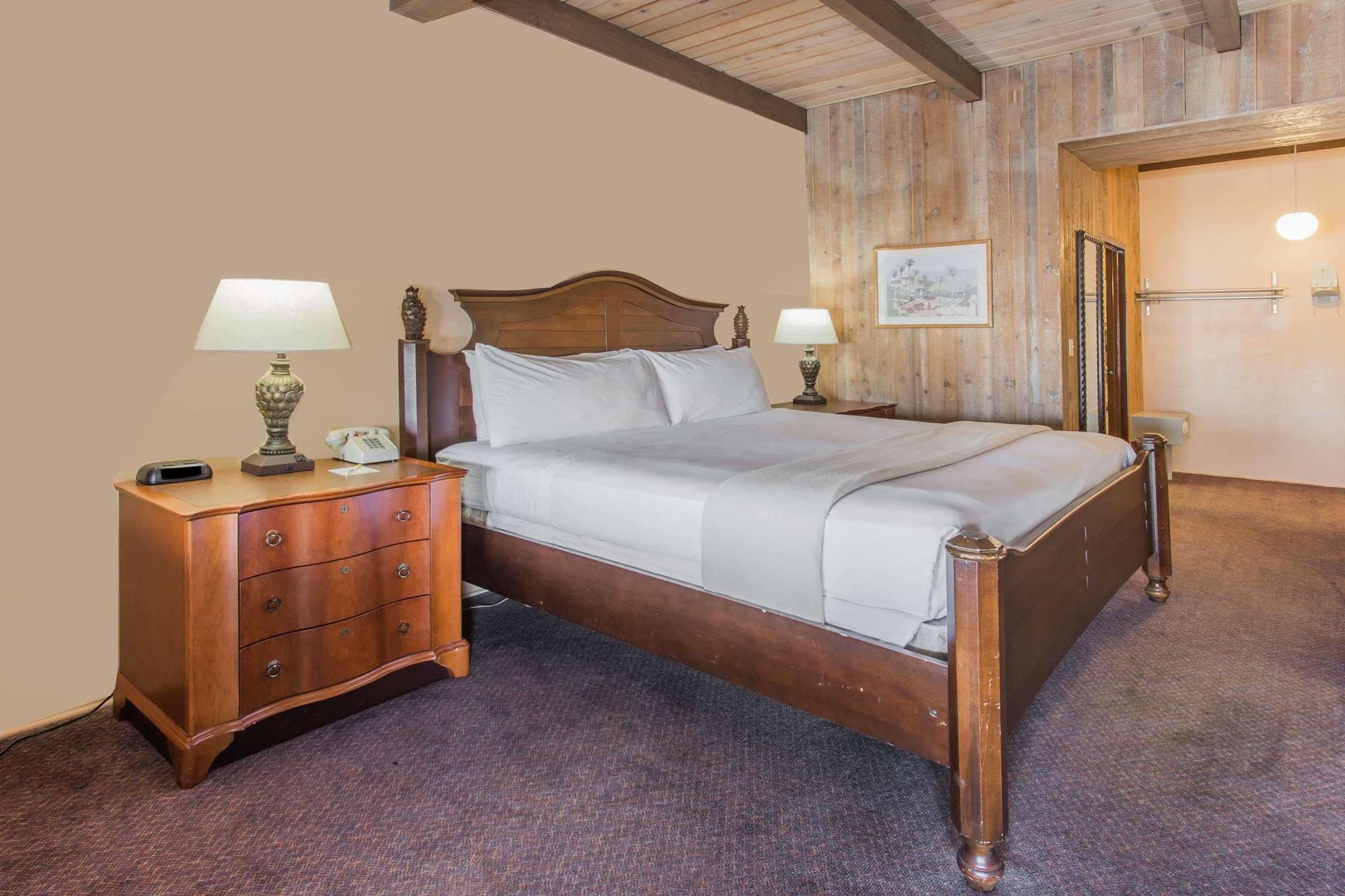Days By Wyndham West Allis/milwaukee * West Allis